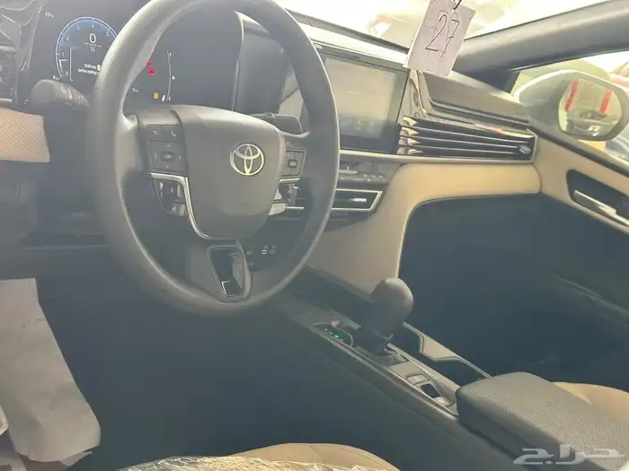 تويوتا كامري E بنزين استاندر طيس اللون فضي موديل 2025 الساير 6