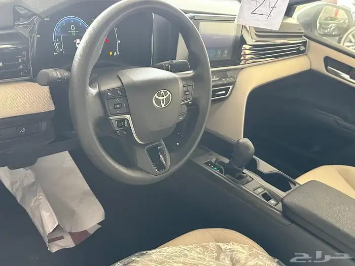 تويوتا كامري E بنزين استاندر طيس اللون فضي موديل 2025 الساير 8