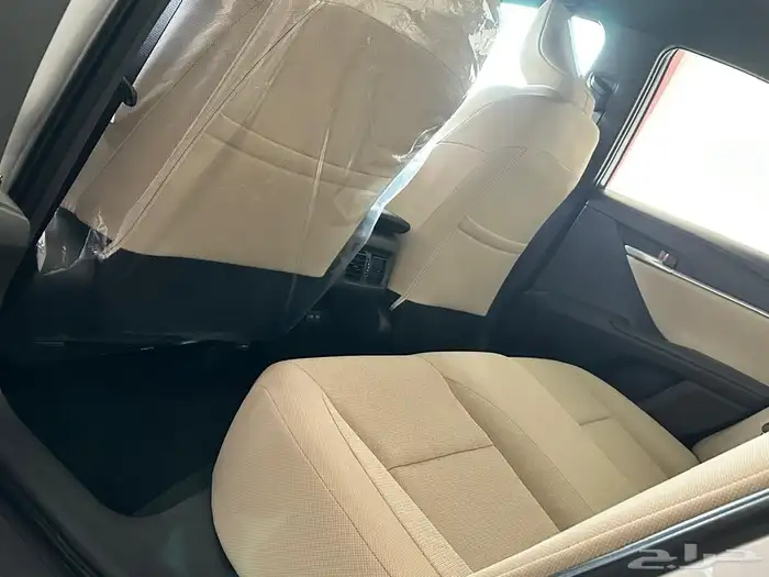 تويوتا كامري E بنزين استاندر طيس اللون فضي موديل 2025 الساير 9