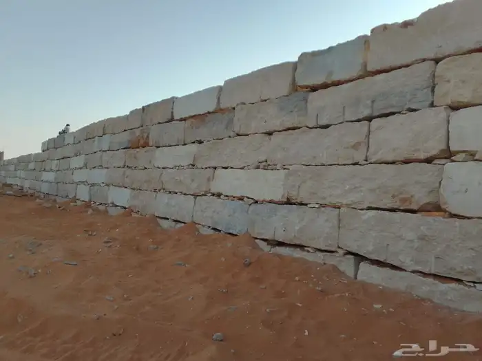 نقوم بتركيب الشبوك بجميع أنواعها وتسوير المزارع بلا حجر الطب 0