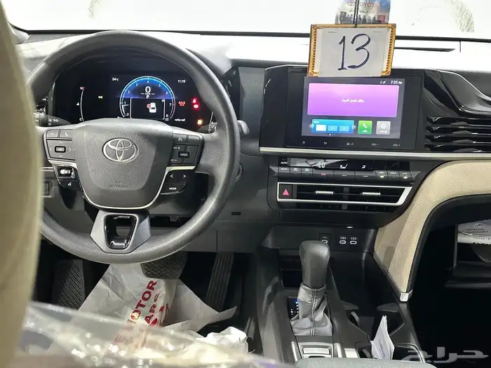 تويوتا كامري LE بنزين اللون تيتانيوم موديل 2025 تقسيط وكاش 3