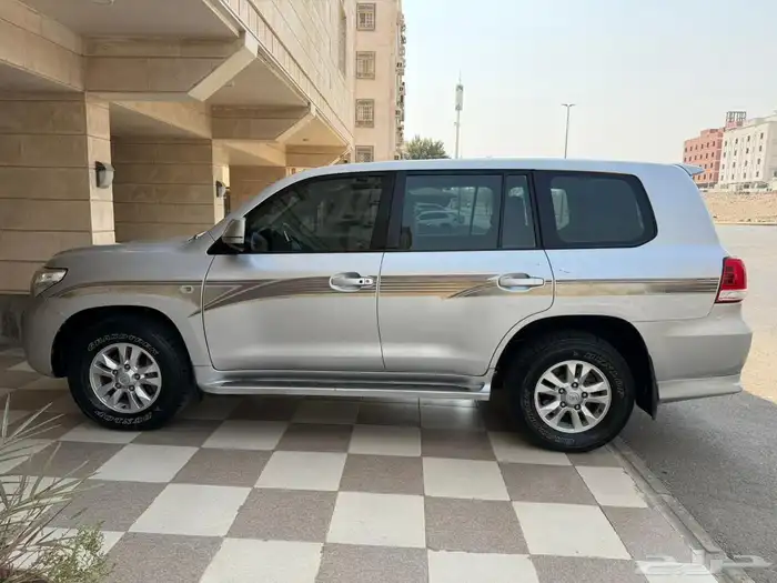 لاندكروزر 2009 مشروط 8 سلندر 19