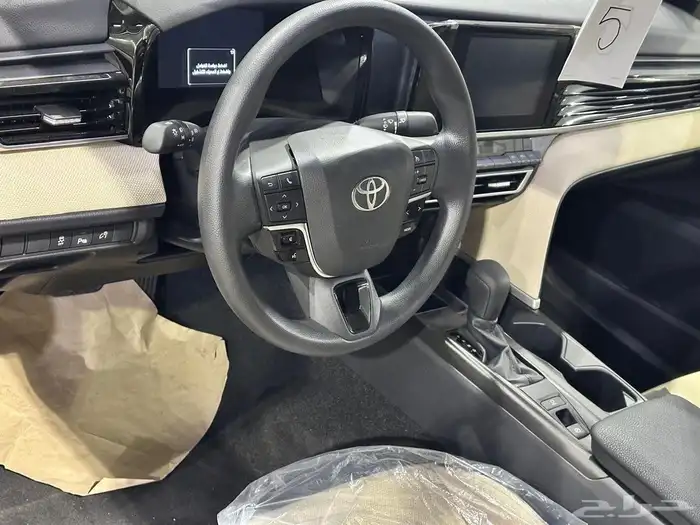 تويوتا كامري E بنزين استاندر اللون أبيض موديل 2025 سعودي 7