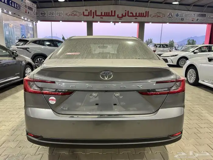 تويوتا كامري LE بنزين اللون تيتانيوم موديل 2025 تقسيط وكاش 5