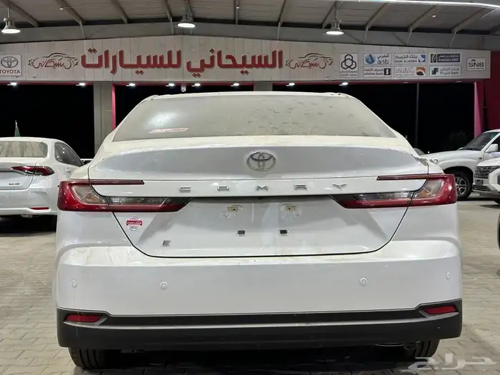 تويوتا كامري E بنزين استاندر اللون أبيض موديل 2025 سعودي 2