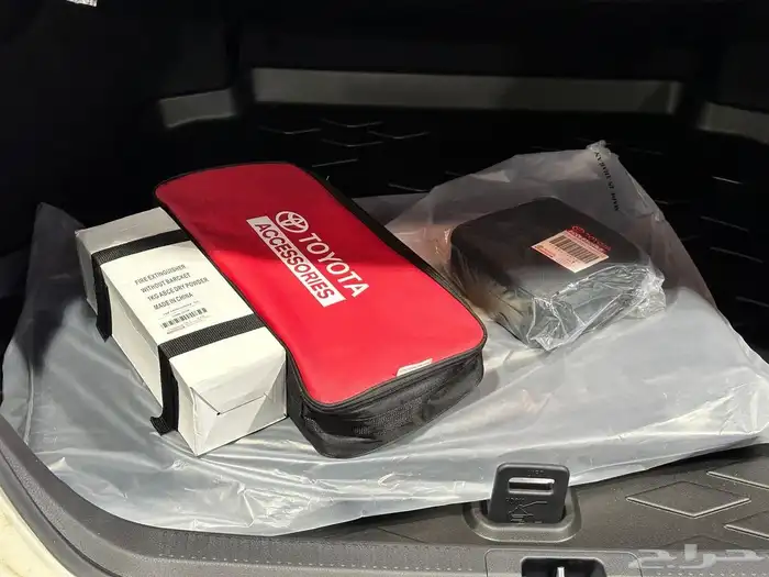 تويوتا كامري E بنزين استاندر اللون أبيض موديل 2025 سعودي 9