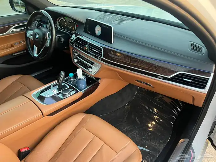 بي ام دبليو 730Li 2018 (بحالة ممتازة) 19