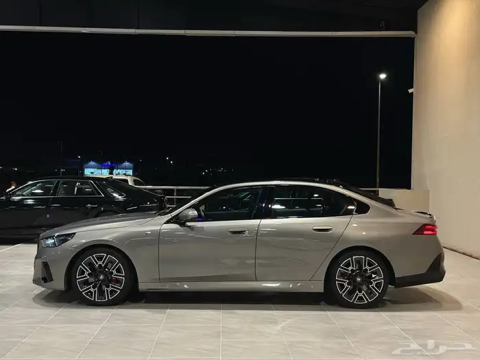 بي ام دبليو 520i 2025 kit M بلاك ادشن . رصد الفخامة 5