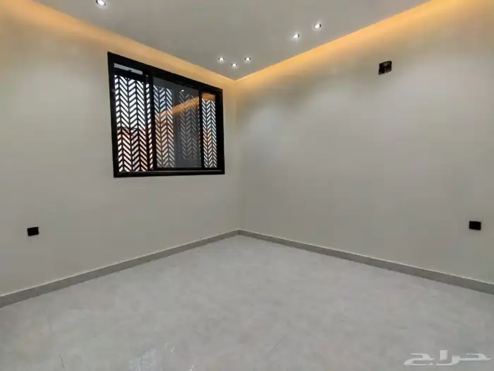 للبيع فيلا تاون هاوس ارضي وعلوي حي الرمال 8