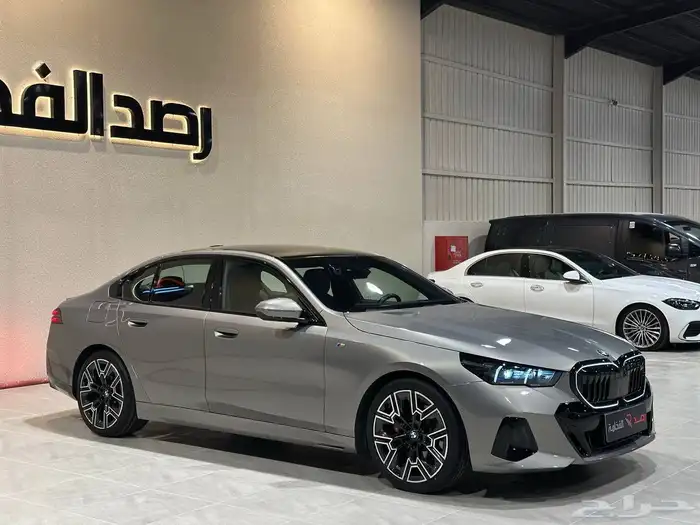 بي ام دبليو 520i 2025 kit M بلاك ادشن . رصد الفخامة 7