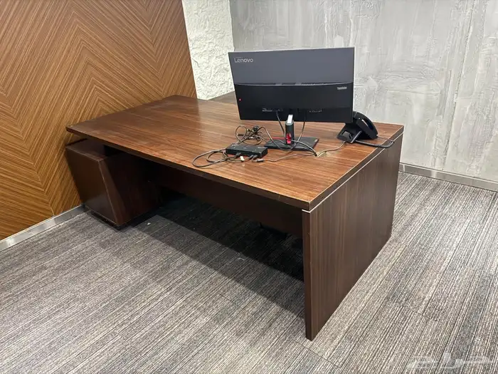 للبيع طاولات مكاتب مستعجل جدا المكتب ب 150 0