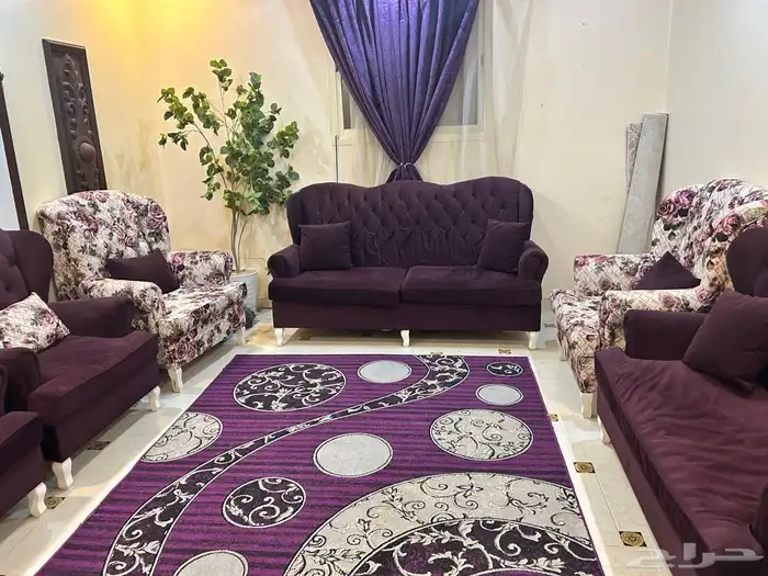 كنب وطاولة طعام للبيع 2