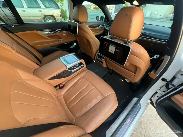 بي ام دبليو 730Li 2018 (بحالة ممتازة) 14