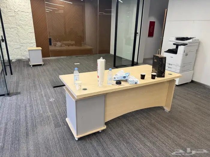 للبيع طاولات مكاتب مستعجل جدا المكتب ب 150 4