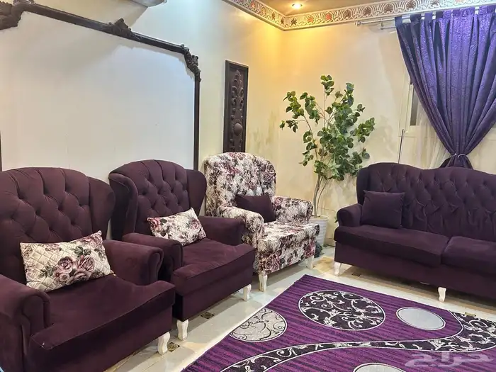 كنب وطاولة طعام للبيع 5