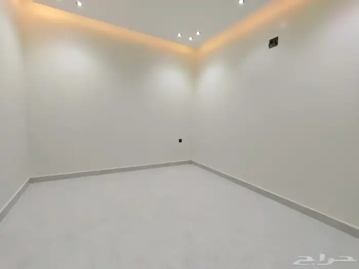 للبيع فيلا تاون هاوس ارضي وعلوي حي الرمال 21