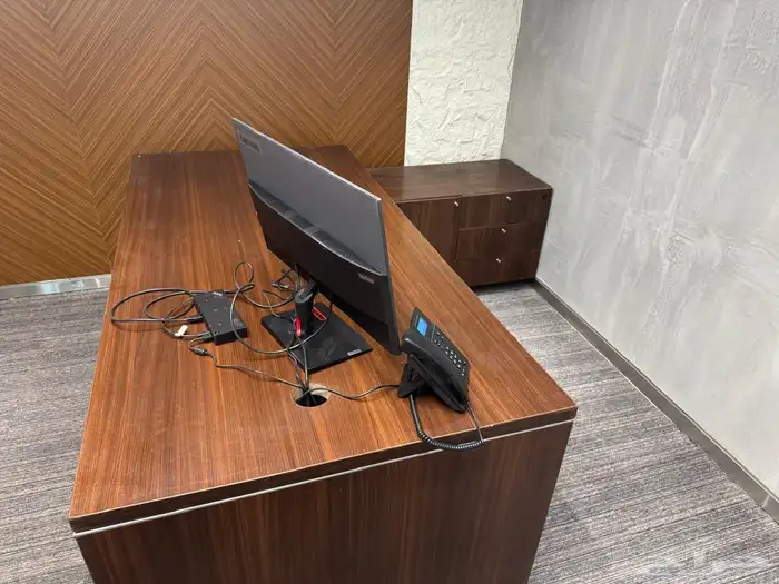 للبيع طاولات مكاتب مستعجل جدا المكتب ب 150 1