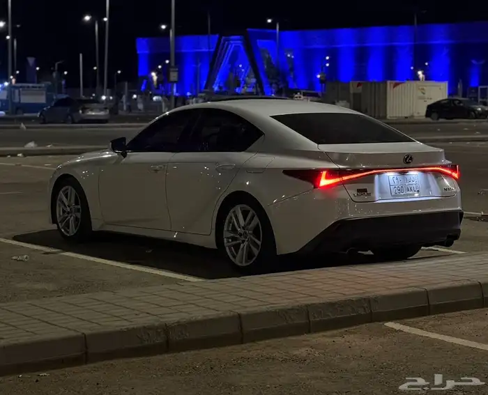 لكزس IS350   2021 1