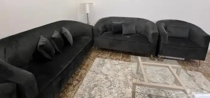 طقم كنب بحالة ممتازة للبيع المستعجل 0