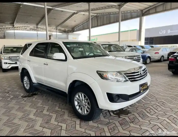 تويوتا فورتشنر 2014 سعودي 4 سلندر دبل ماشي 65 الف 2