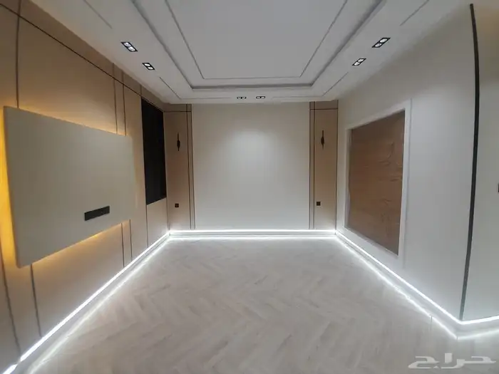 للبيع شقه دور ثاني مع سطح مستقل المصعد شغال حي درة الموسى 6