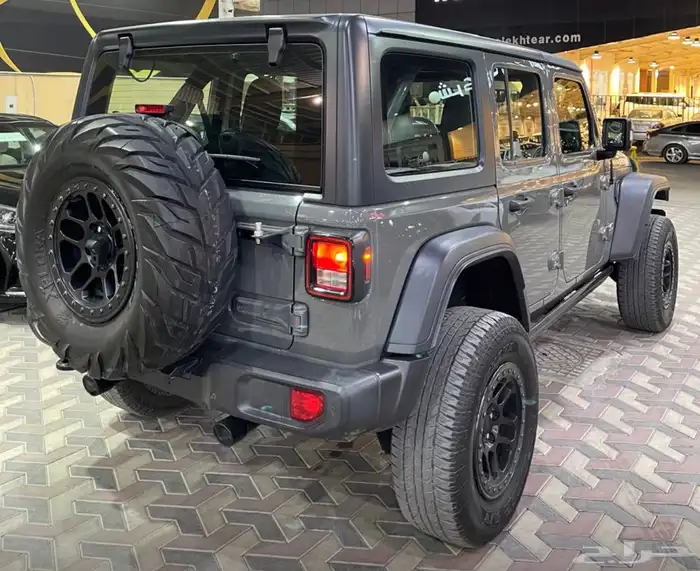 جيب رانجلر اسبورت موديل 2021 على الشرط 3