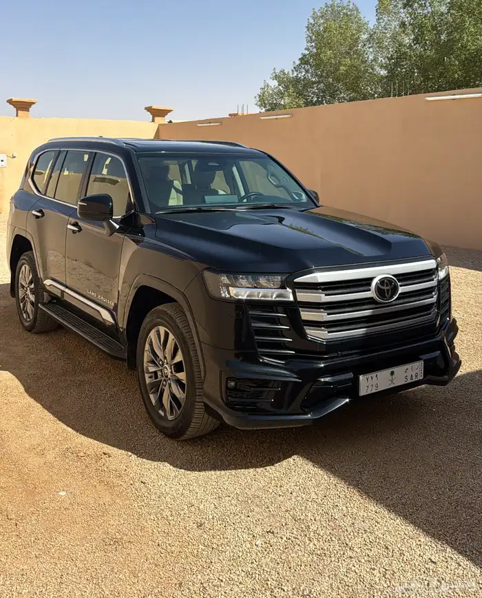 لاندكروزر جيب اسود 2025 4
