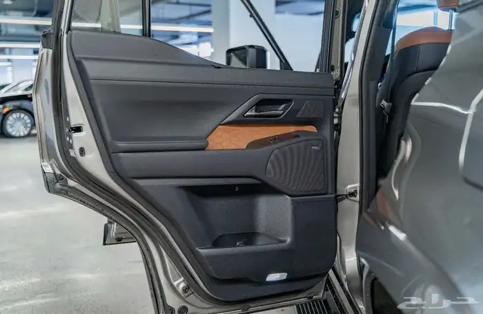 للبيع لكزز GX550 موديل 2024 فل الفل الفل وارد كندا 19