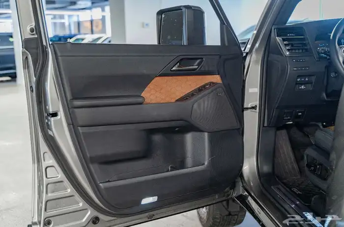 للبيع لكزز GX550 موديل 2024 فل الفل الفل وارد كندا 17