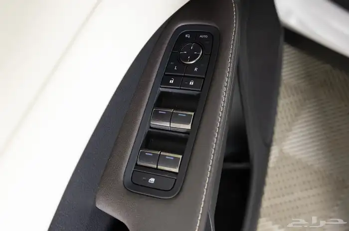 للبيع لكزز RX350 موديل 2023 ممشى قليل جدا وارد كندا 8