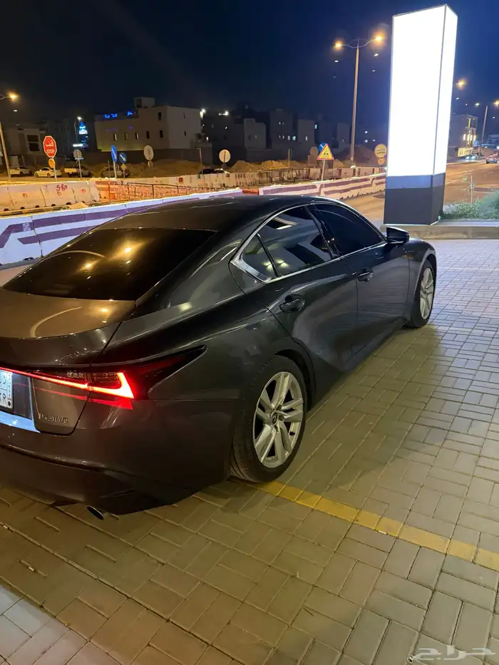 لكزس IS300 موديل 2024 3