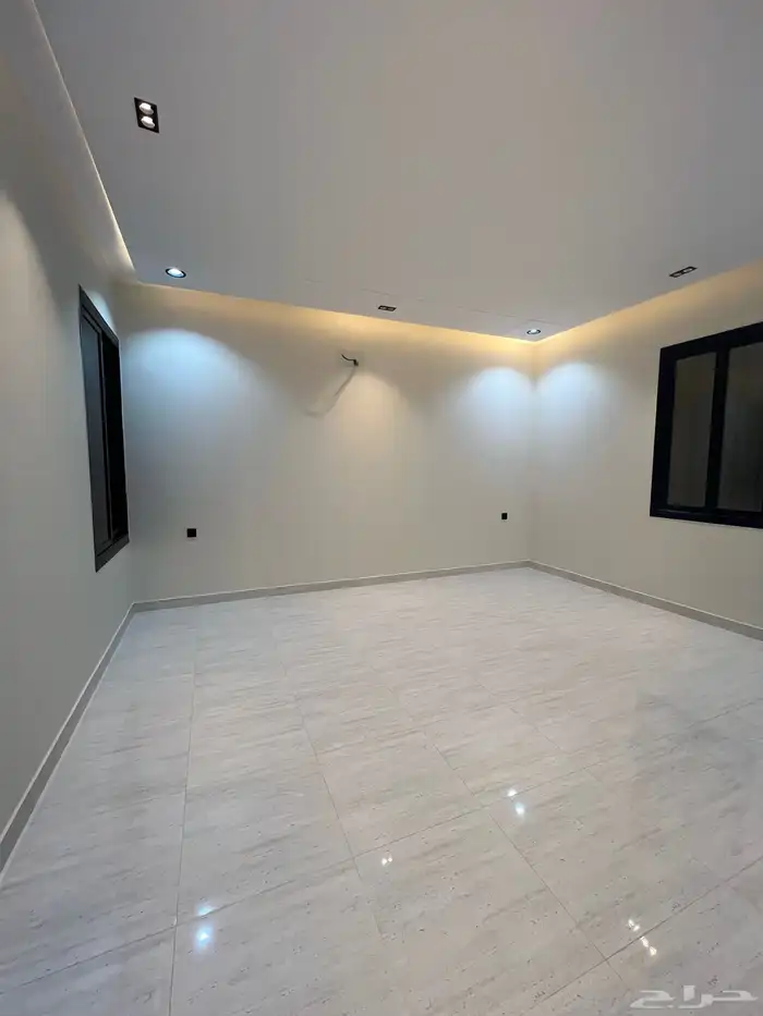 للبيع ادوار ارضية و علوية للبيع حي الطلح وسط الخدمات 18