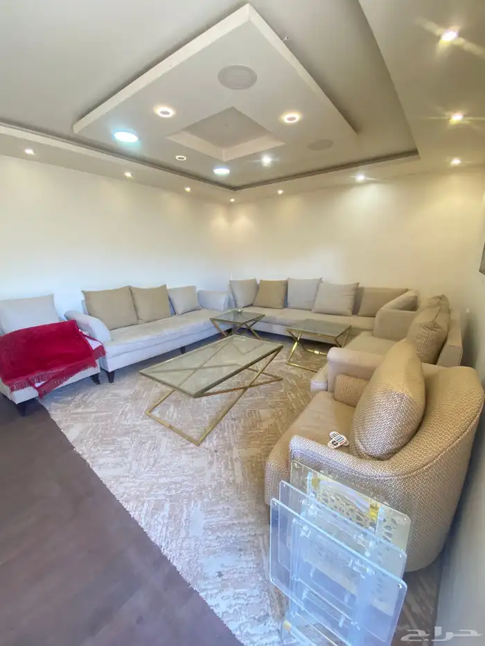 كنب ومعه طاولات خدمه ومعه طاولات ضيافه البيع سمح 0