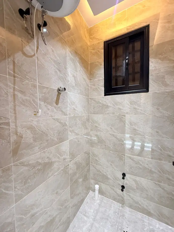 للبيع شقق علويه6غرف بسطح خاص ح الراقي خ مشيط بسعر550الف 7