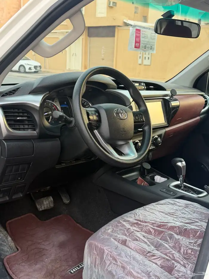 هايلوكس 2022 دبل بنزين وكالة 6