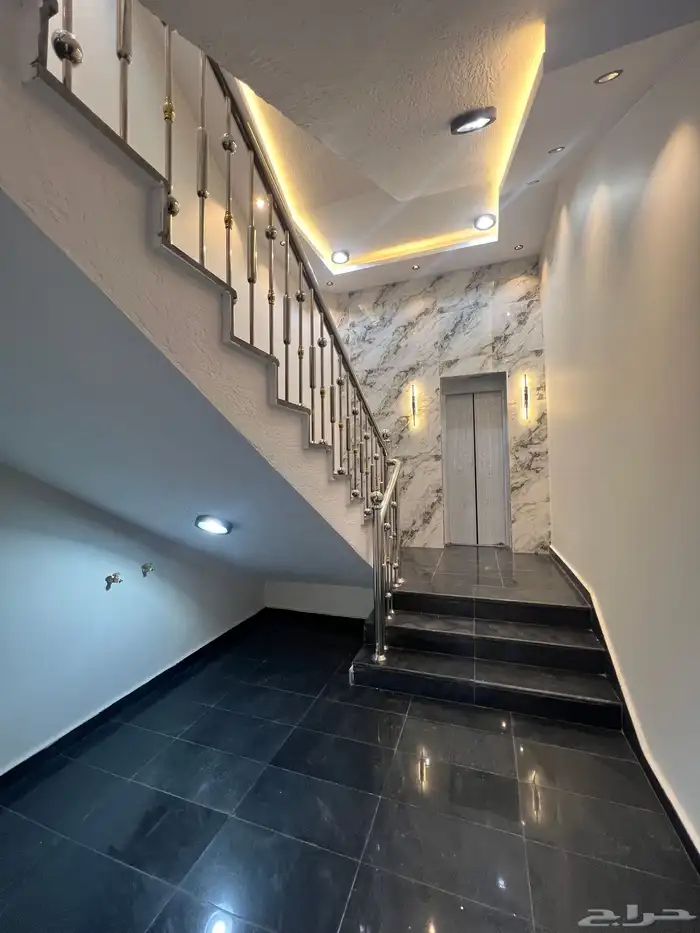 للبيع ادوار ارضية و علوية للبيع حي الطلح وسط الخدمات 3