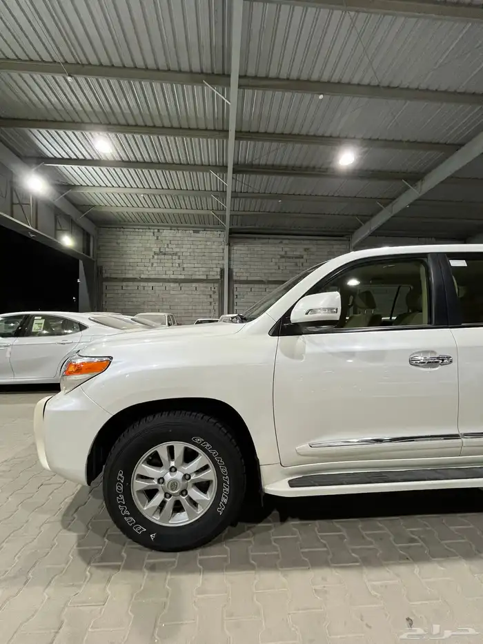 لاندكروزر 2014 شبه الجديد 14