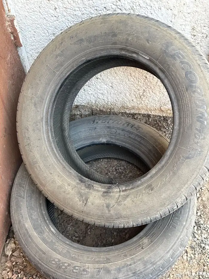 كفرات حجم 175 يارس كورلا 0