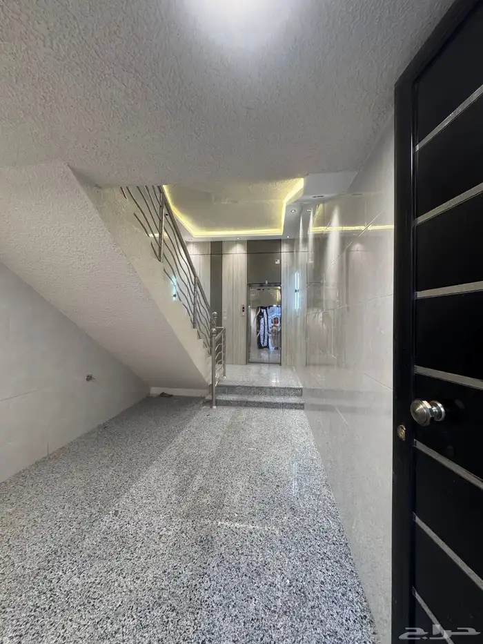 للبيع ادوار علوى مع سطح مداخل مستقله مصعد مستقل المحاله ابه 4