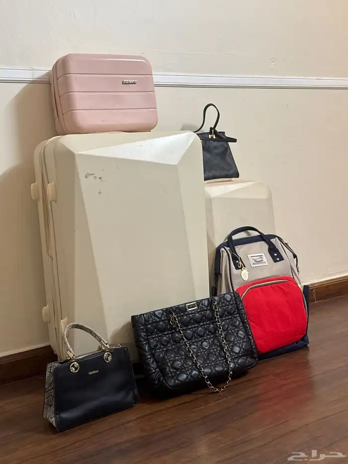 طقم شنط سفر و شنط نسائية ماركات وشنطه أطفال جديده 0