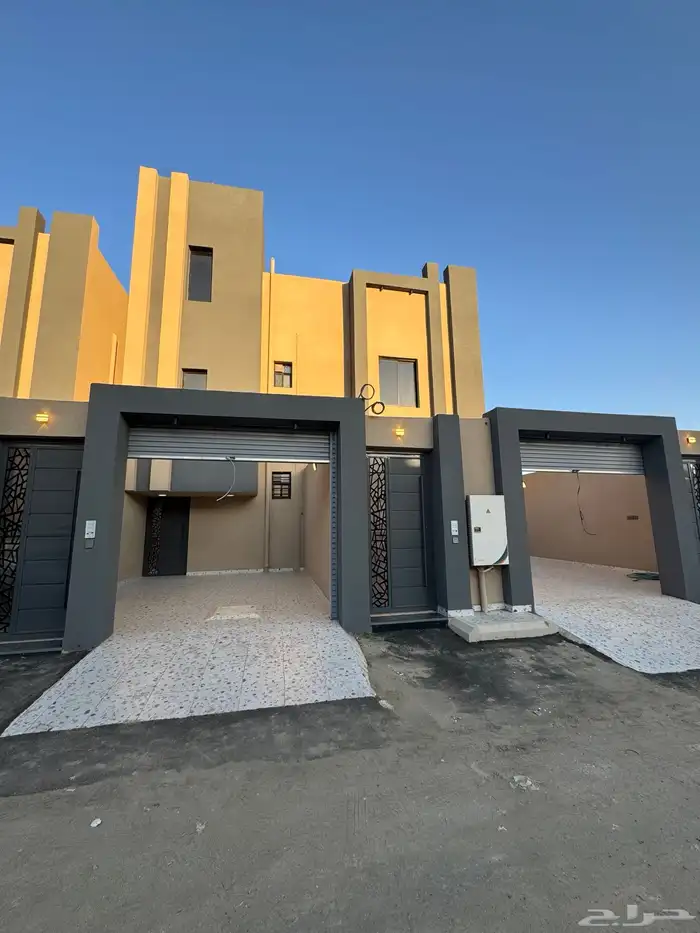 للبيع روف علوي بمدخل سياره شمال الخميس درج داخلي وخارجي 1