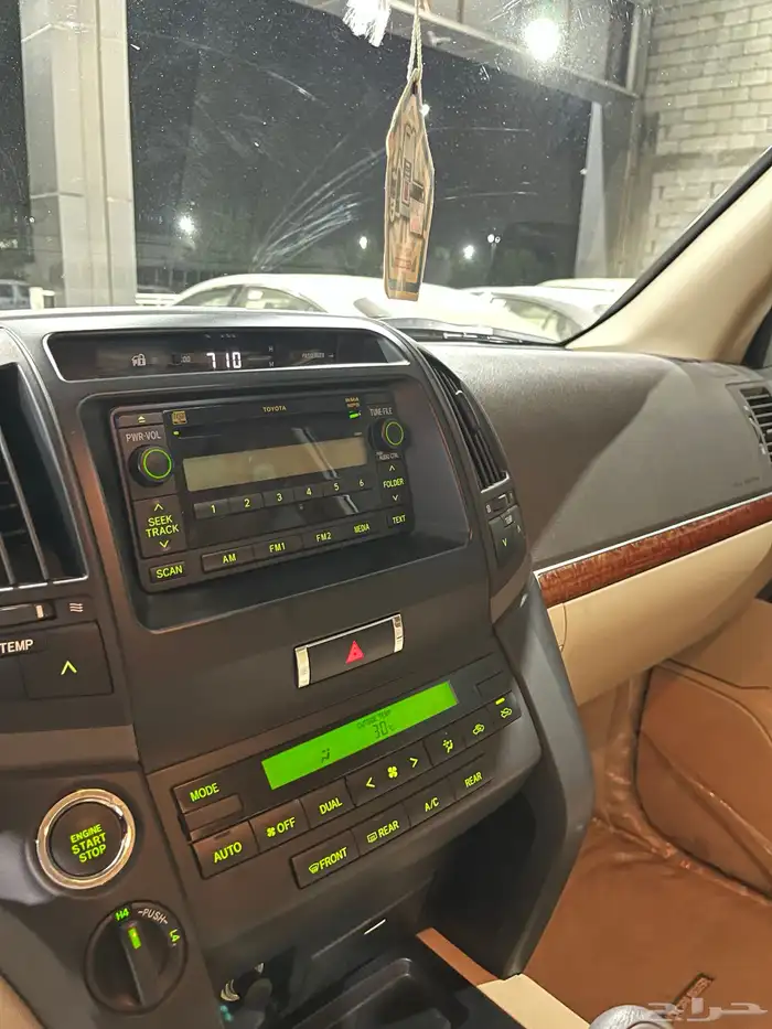 لاندكروزر 2014 شبه الجديد 27