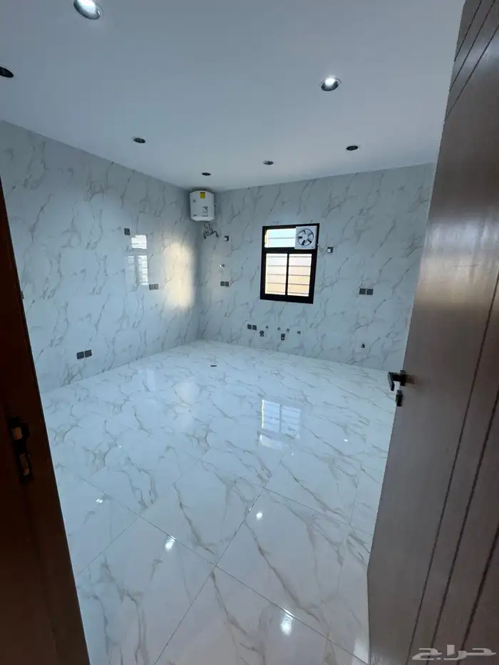 للبيع روف علوي بمدخل سياره شمال الخميس درج داخلي وخارجي 16