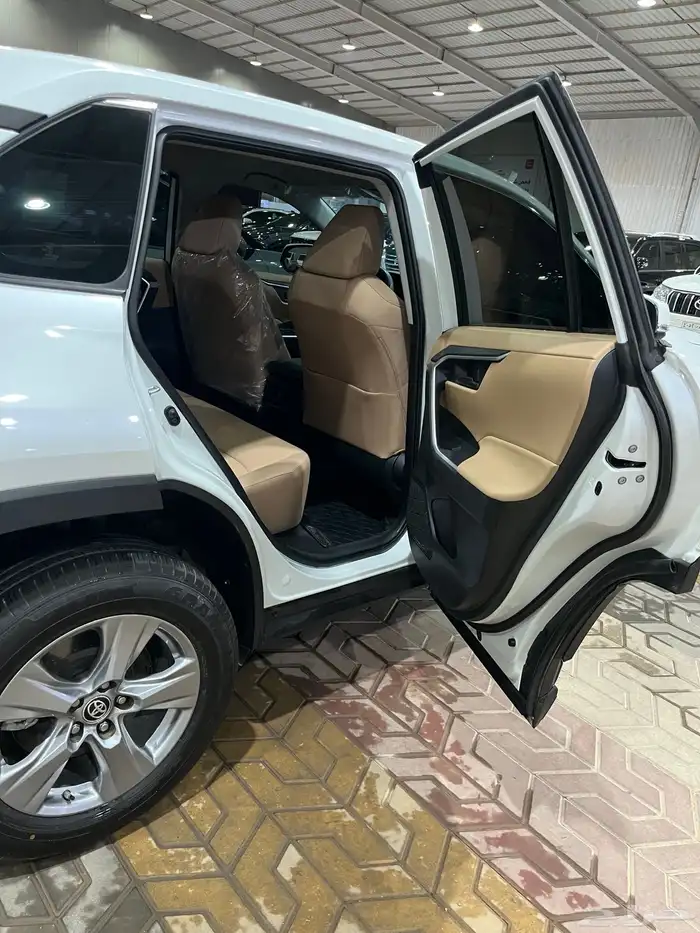 راف فور 2025 دفع رباعي ممشى قليل 23