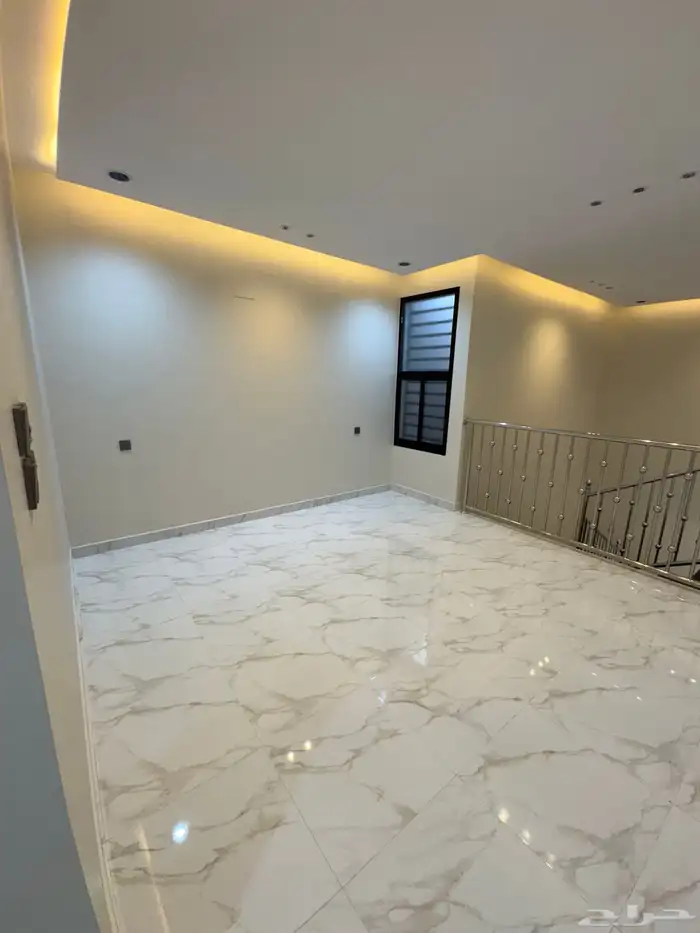 للبيع روف علوي بمدخل سياره شمال الخميس درج داخلي وخارجي 28