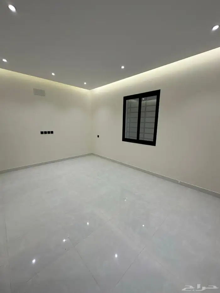 للبيع روفات وسيعة مع كراج باسعار مناسبة مخطط 2 بالخميس 7