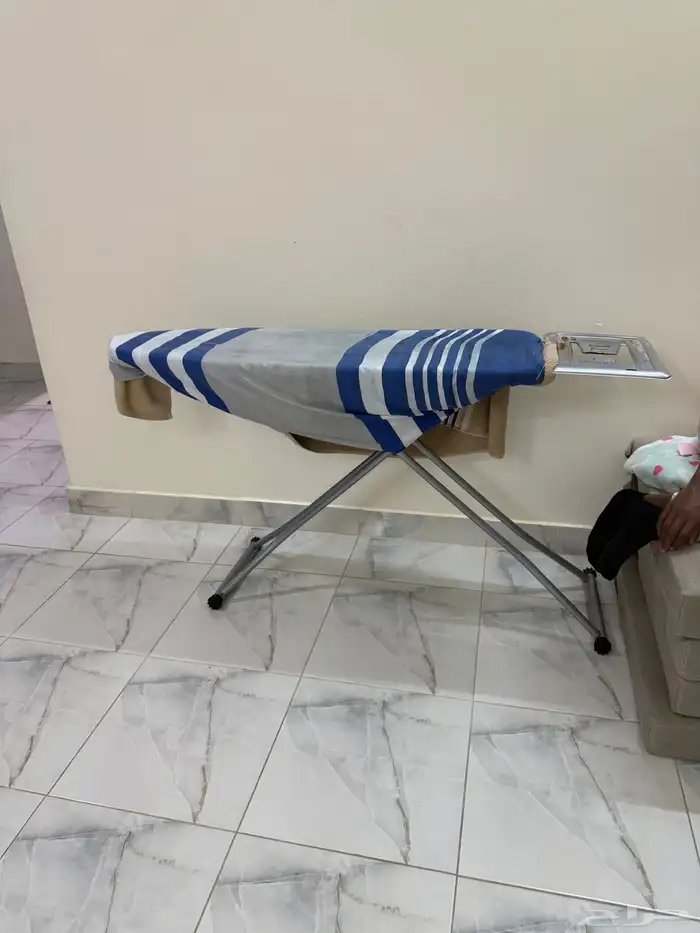 طاولة كوي ومنشر وبعض المواعين للي محتاجهم 0