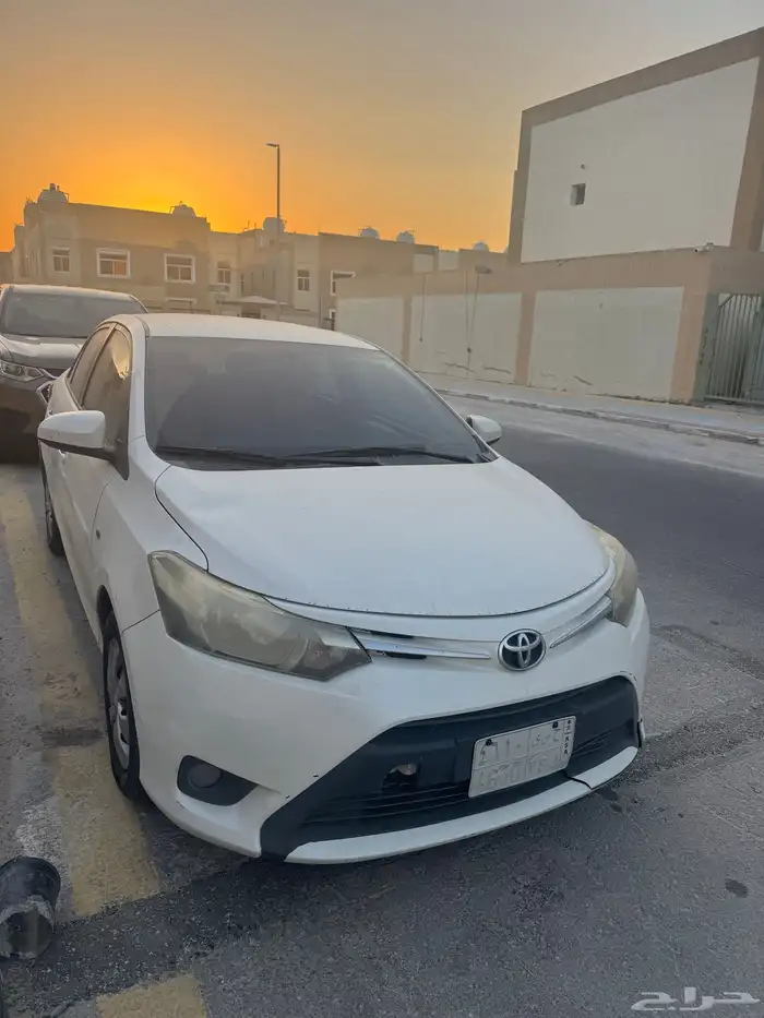 للبيع يارس 2015 نظيفة جدا  - الدمام 3