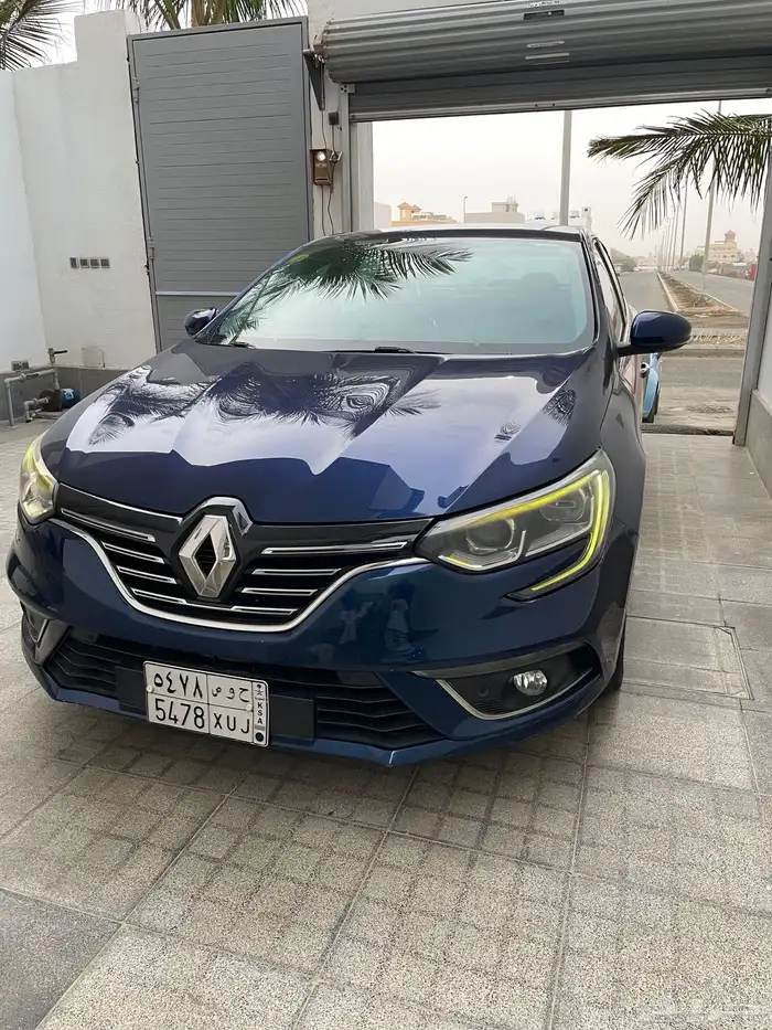 2018 رينو ميقان نص فل شاشة كبيرة 1