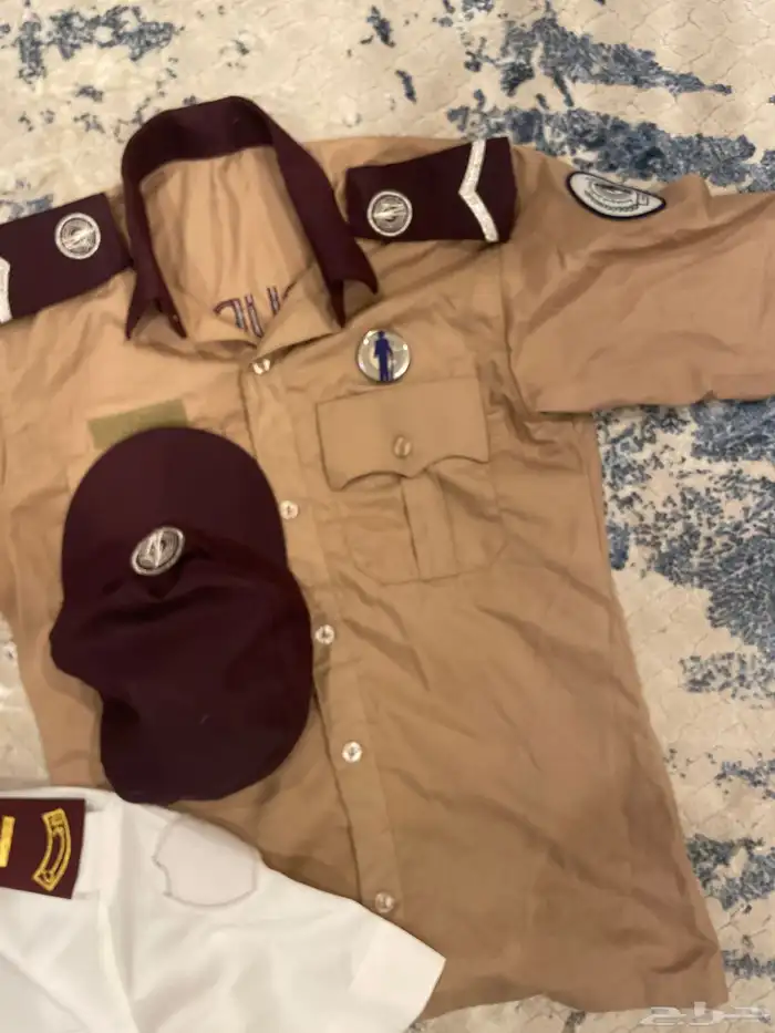 للبيع قميص أبيض حق سكرتي. قميص بني 1